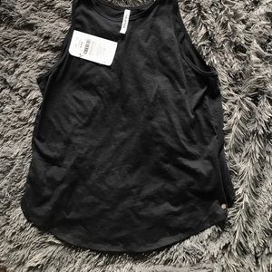 SOLD NWT fabletics millie tank