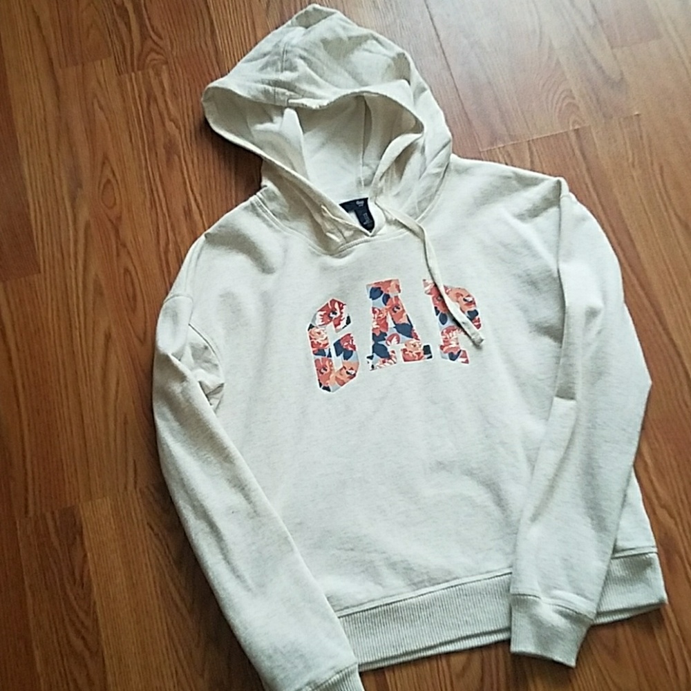 Gap cream colored sweater