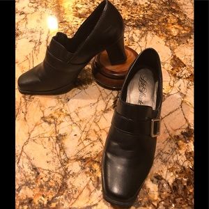 Like new Life Stride leather booties 7-1/2