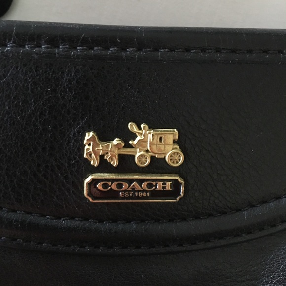 Authentic Coach Small Purse with shoulder strap - Picture 3 of 10