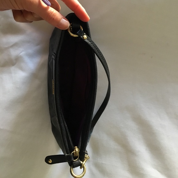 Authentic Coach Small Purse with shoulder strap - Picture 4 of 10