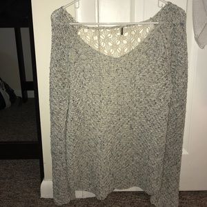 Light scoop neck sweater
