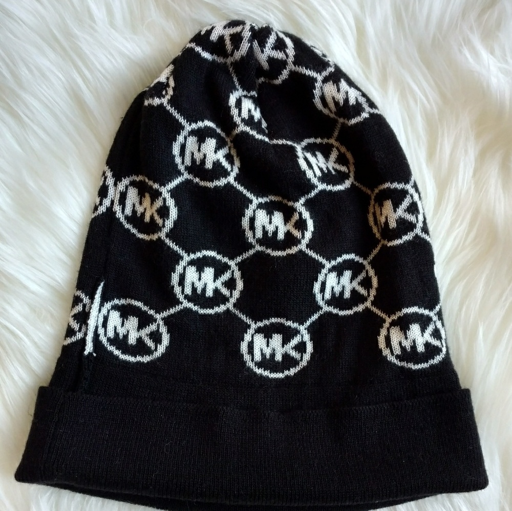 🚩SOLD🚩SOLD🚩S (MICHAEL KORS)AUTHENTIC WINTER HAT