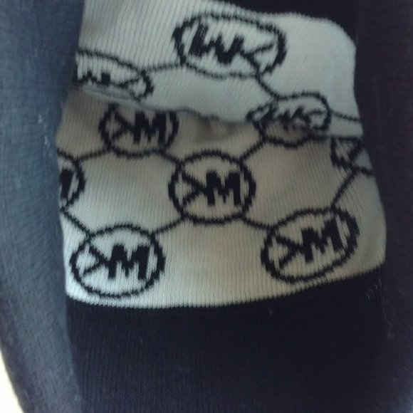 🚩SOLD🚩SOLD🚩S (MICHAEL KORS)AUTHENTIC WINTER HAT - Picture 3 of 5