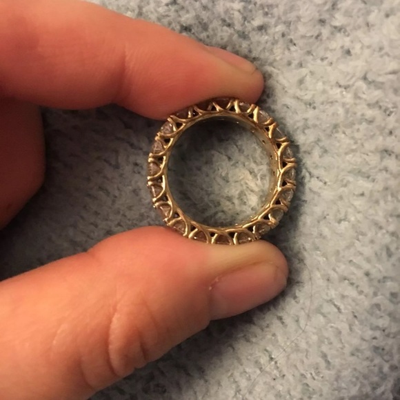 Beautiful ring - Picture 2 of 4