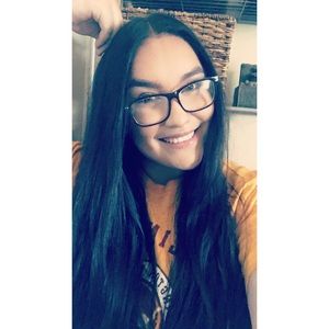 Meet your Posher, Brittney