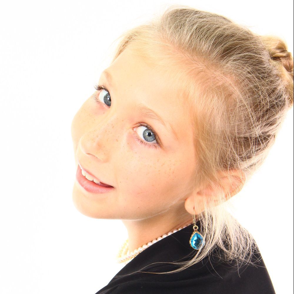 Meet your Posher, Adina