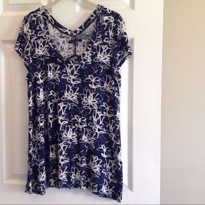 INDIGO BLUE AND CREAM SHORT SLEEVE TOP.  EUC!