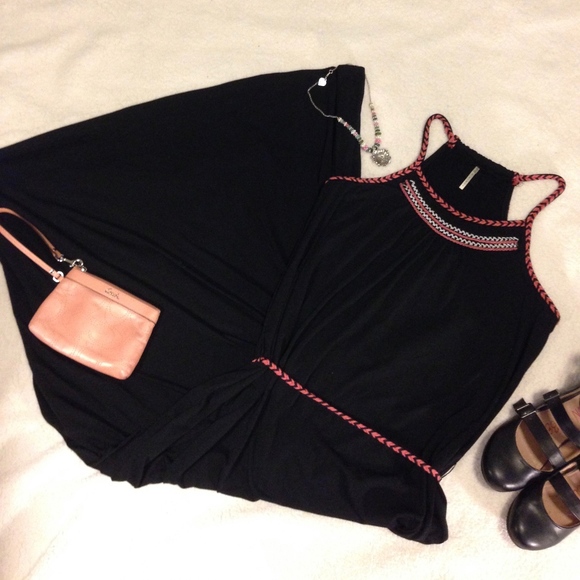 Embroidered maxi dress with removable belt - Picture 2 of 8