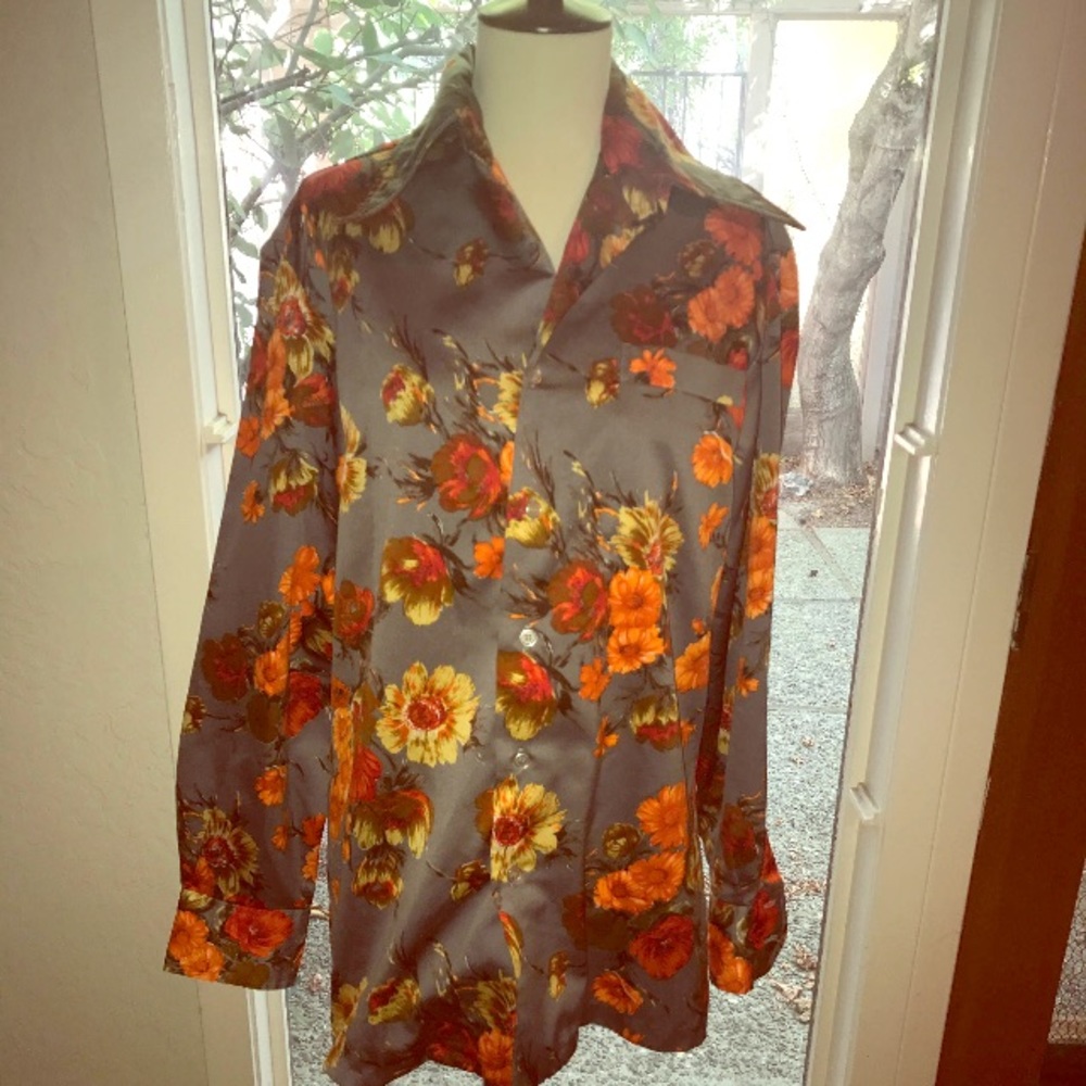 Vintage 70s long sleeve button up blouse.
