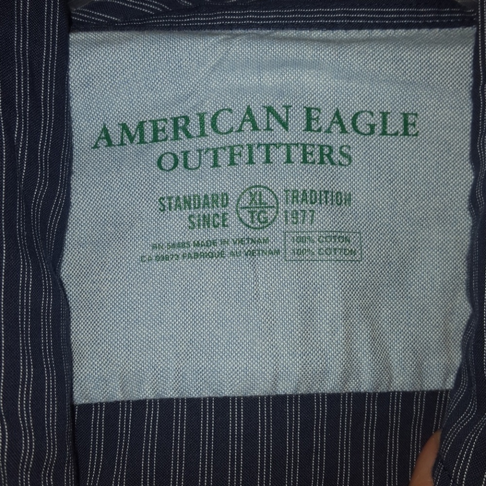 AE Men's button down. - Picture 3 of 3