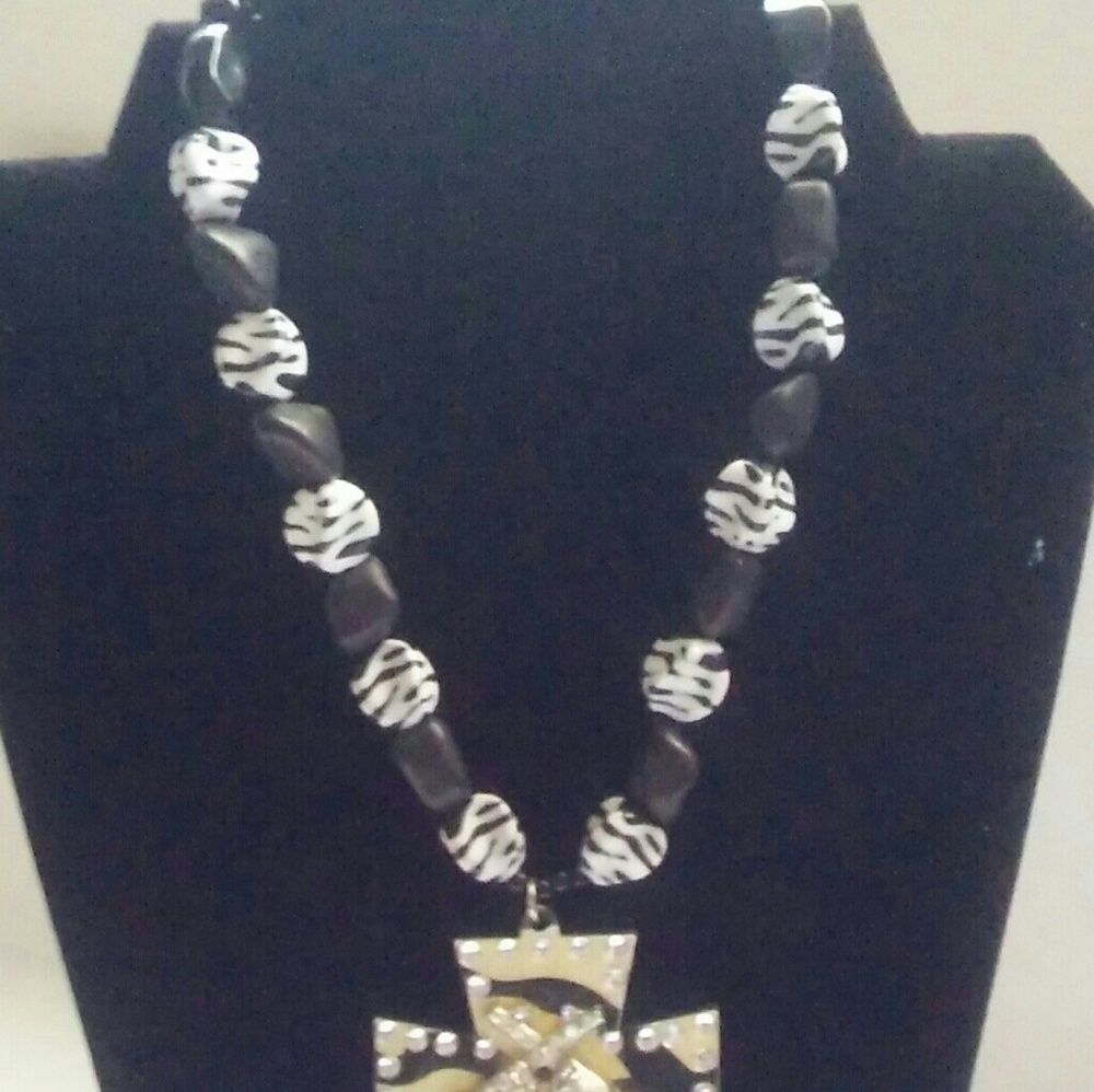 Black and white necklace