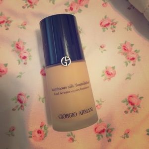 Giorgio Armani luminous silk foundation in 5.75