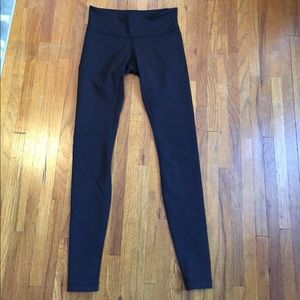 Women's lululemon wunder under pants size 6