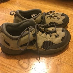 Salomon contagrip hiking shoes size 8