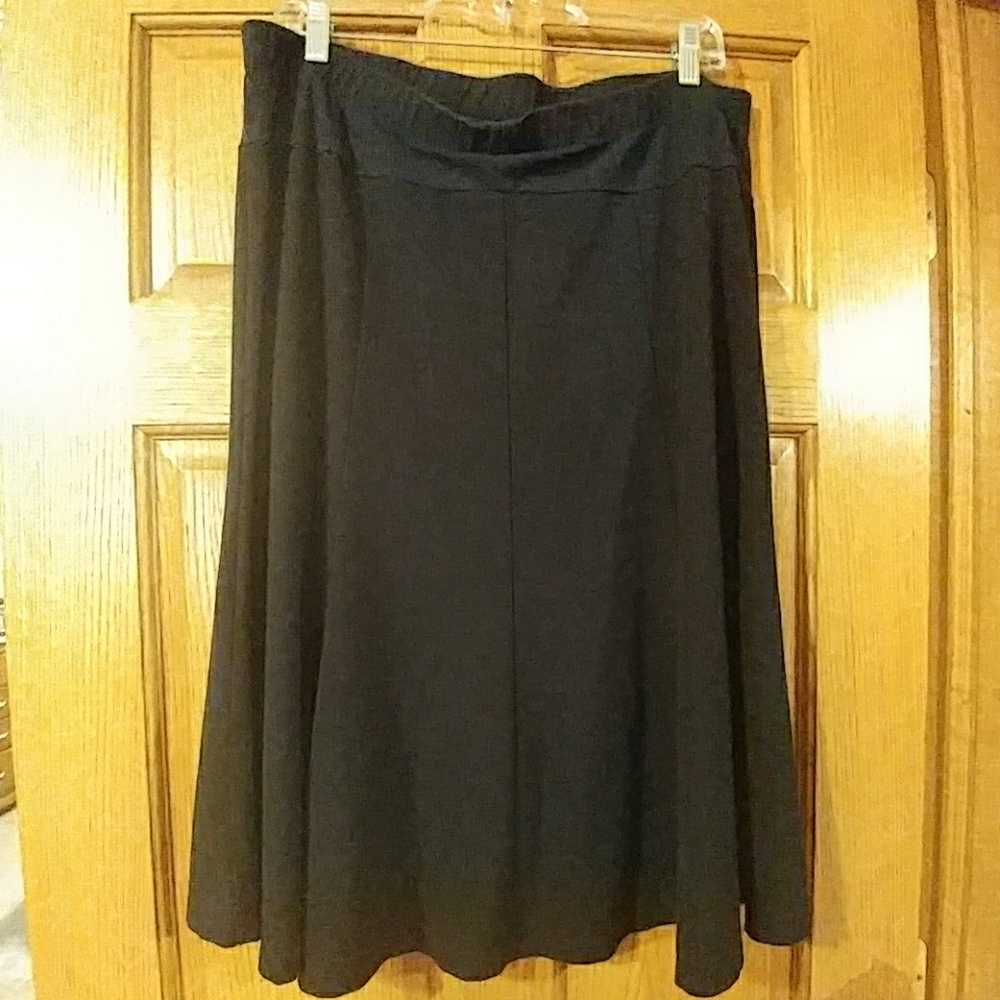 Flared maternity skirt