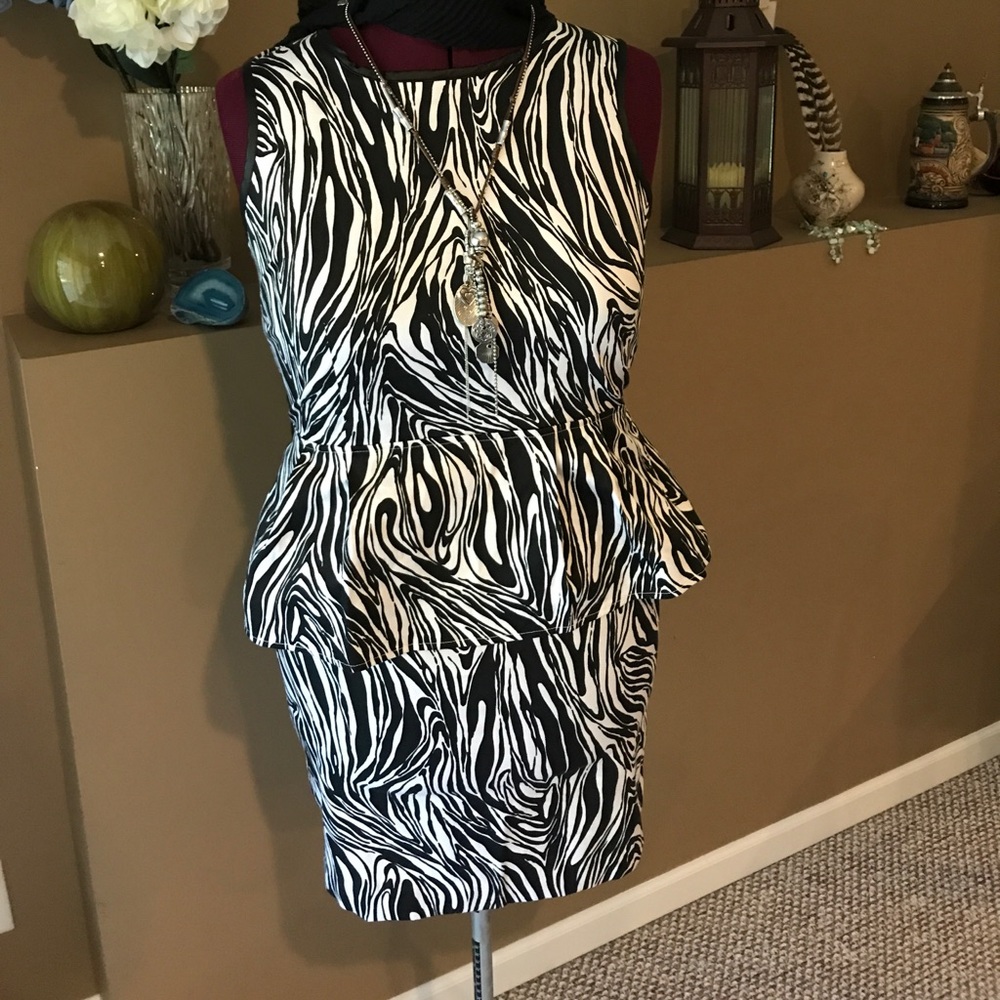 Skirt and top suit