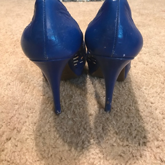 🎀 BCBG Blue High Heels 🎀 - Picture 2 of 4