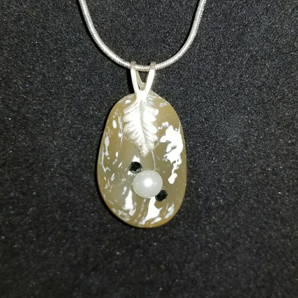 PLEASE BUNDLE ON ALL JEWELRY ....