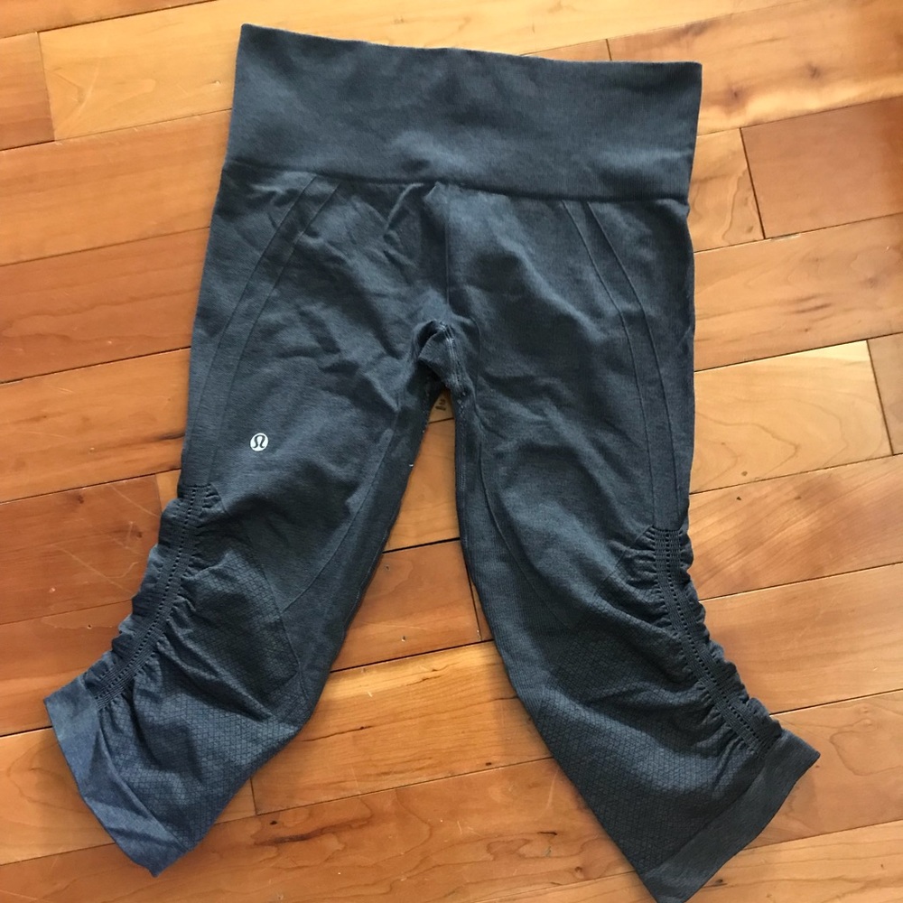 Lululemon ebb and flow crop