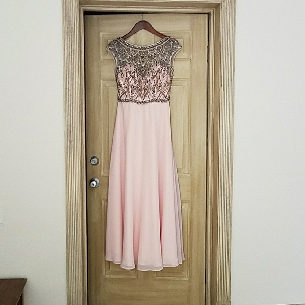 JOVANI size 8 evening/prom/gala Embellished gown.