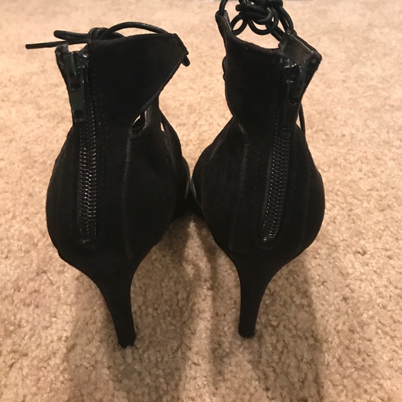 🎀 Black Heels 🎀 - Picture 2 of 4