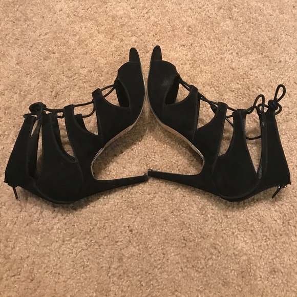 🎀 Black Heels 🎀 - Picture 3 of 4