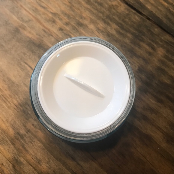 Benefit facial moisturizer - Picture 2 of 3