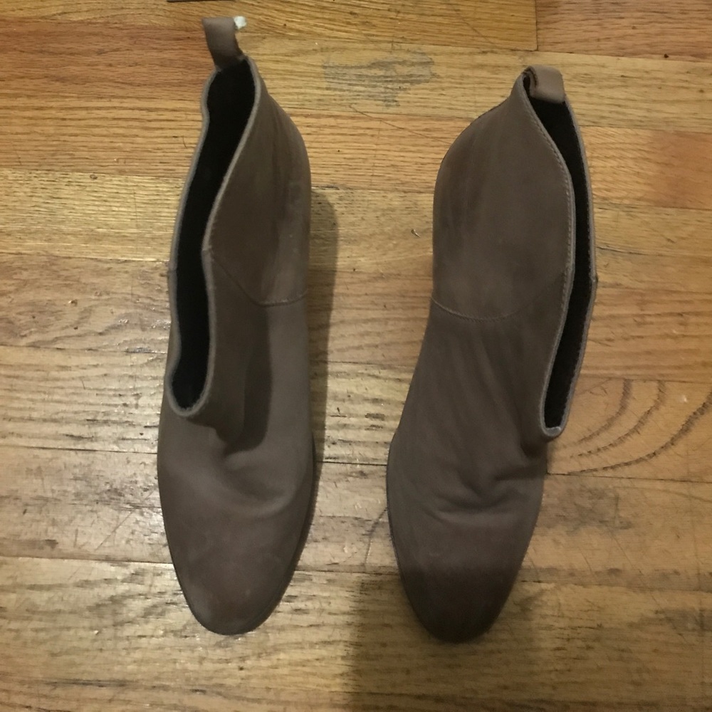 Gap heeled chelsea boots in taupe