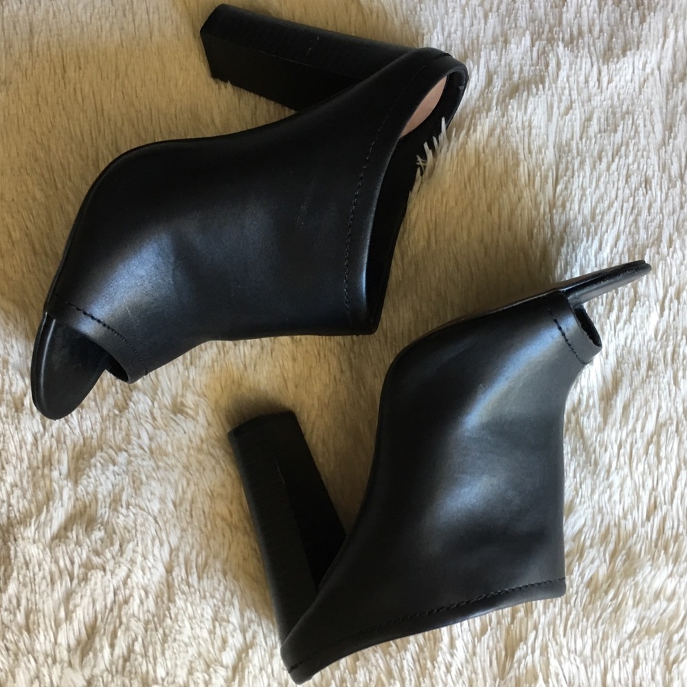 Mossimo Black Mules