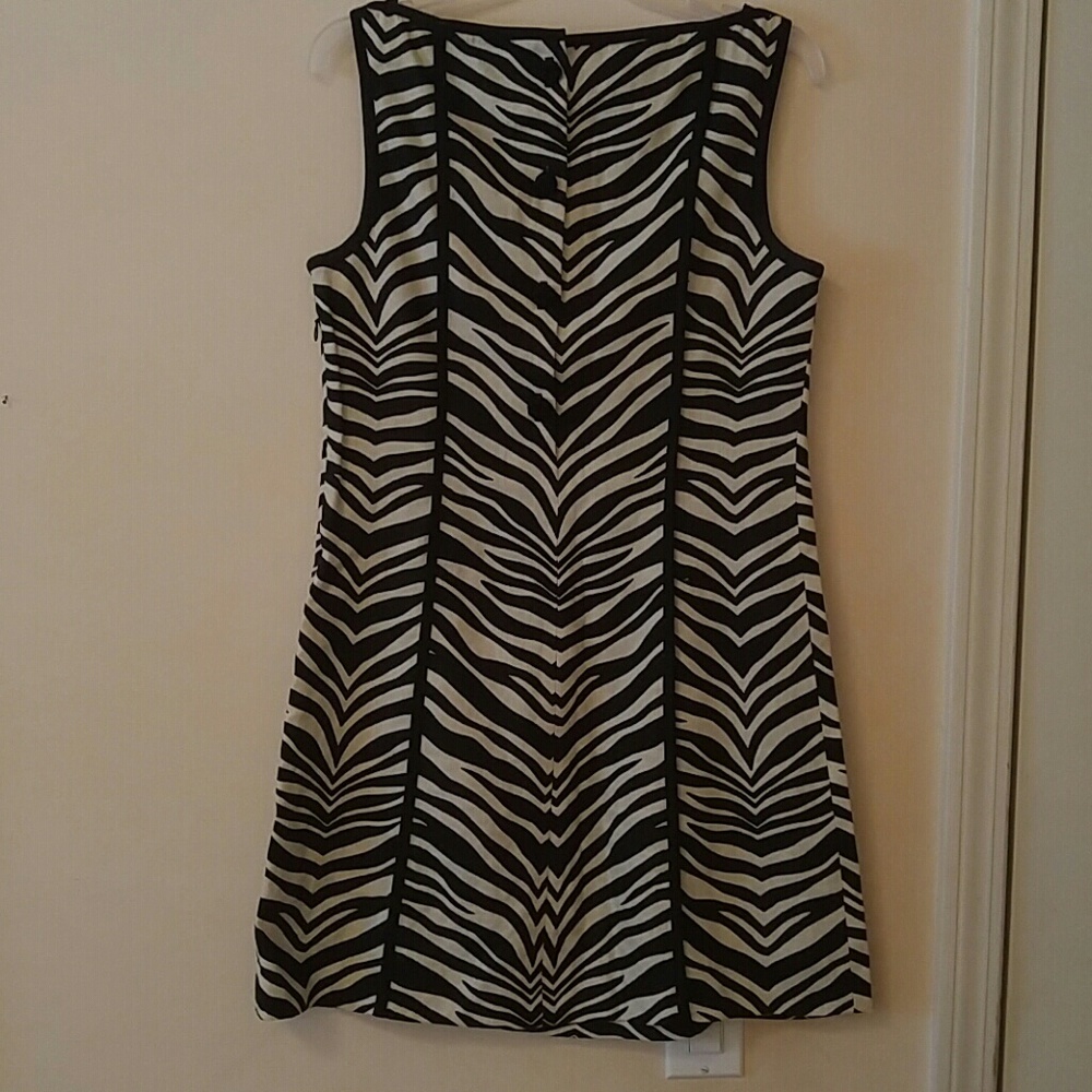 Dress - Picture 2 of 2
