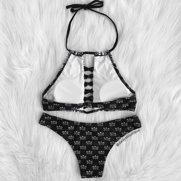 ❤️SALE❤️ black white high neck strappy bikini set - Picture 5 of 7