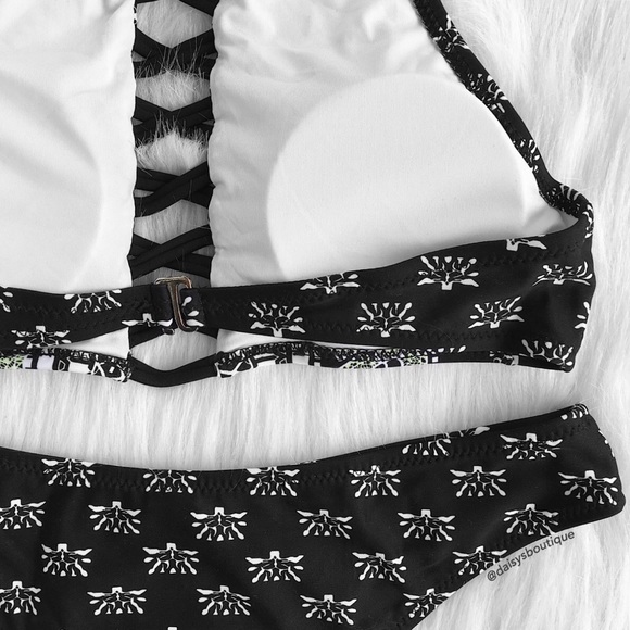 ❤️SALE❤️ black white high neck strappy bikini set - Picture 6 of 7