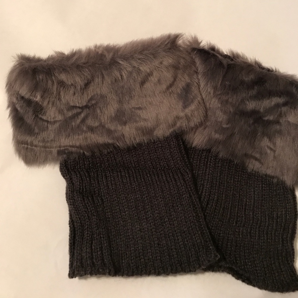 🔴 Final ✂️ 2hrs only faux fur Boot Cuffs❄️ - Picture 3 of 7