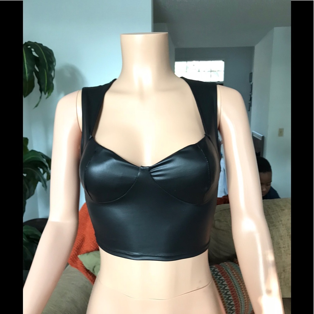 Faux leather top SOLDOUT