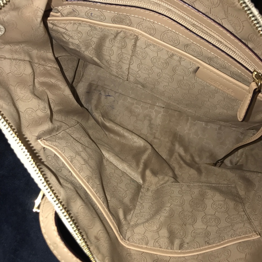 Michael Kors White MK Shoulder Bag - Picture 4 of 5