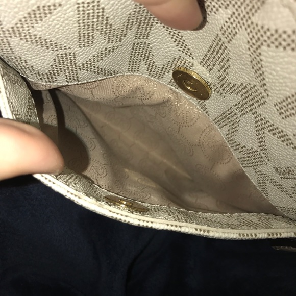 Michael Kors White MK Shoulder Bag - Picture 2 of 5