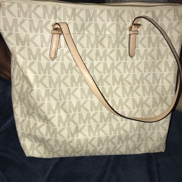 Michael Kors White MK Shoulder Bag - Picture 3 of 5
