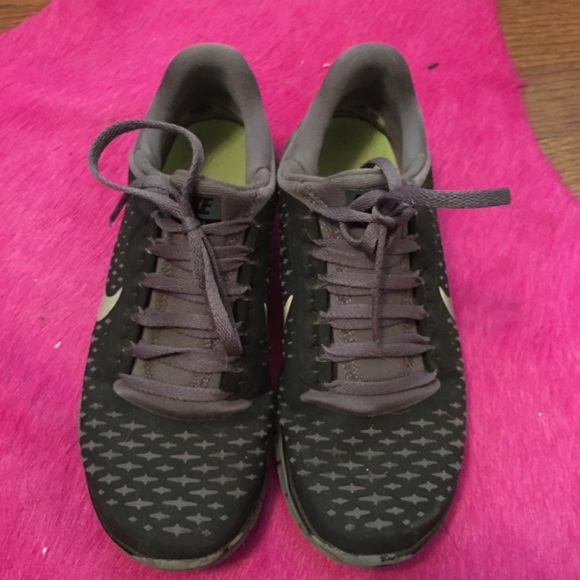 Nike shoes - Picture 2 of 4