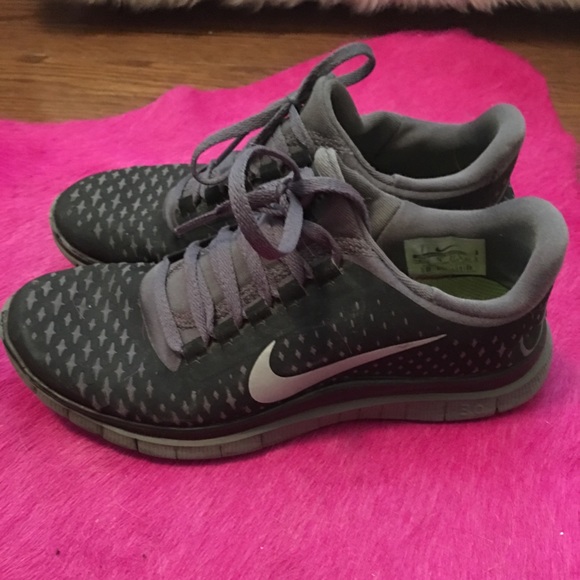 Nike shoes - Picture 1 of 4