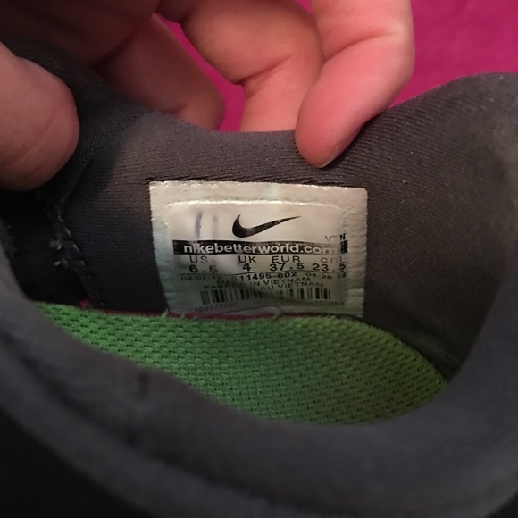 Nike shoes - Picture 3 of 4