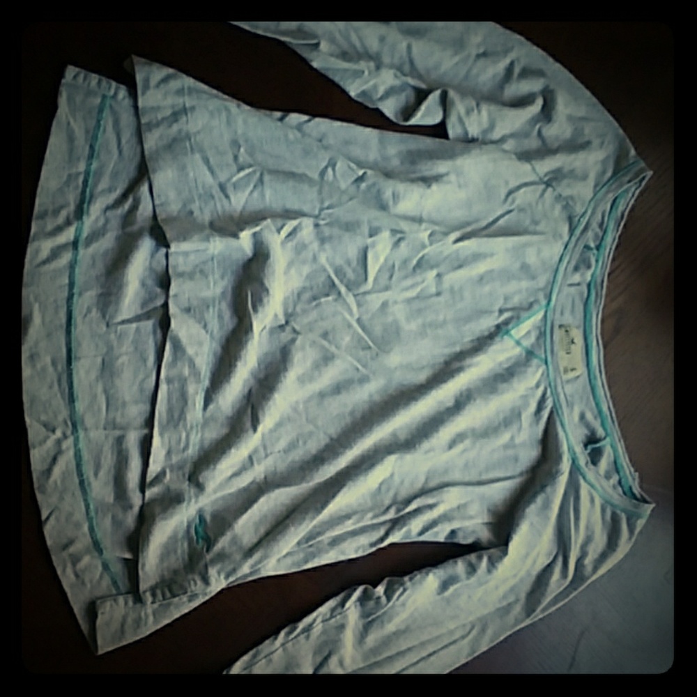 Hollister Long-Sleeved T-Shirt Size S