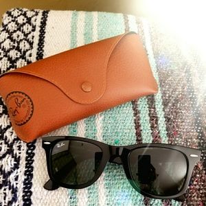 😎Ray ban Wayfarer Sunglasses with Case