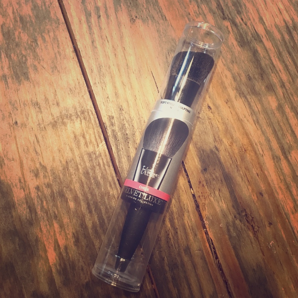 IT Cosmetics velvet luxe cheek brush