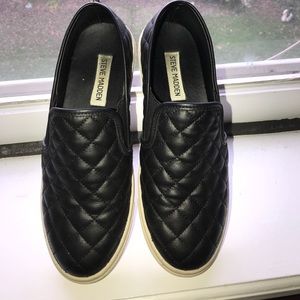 Black quilted sneakers