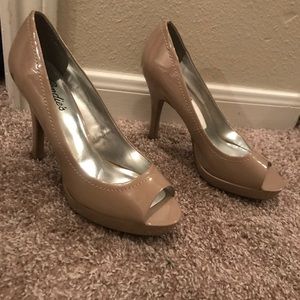 8.5 Nude heels