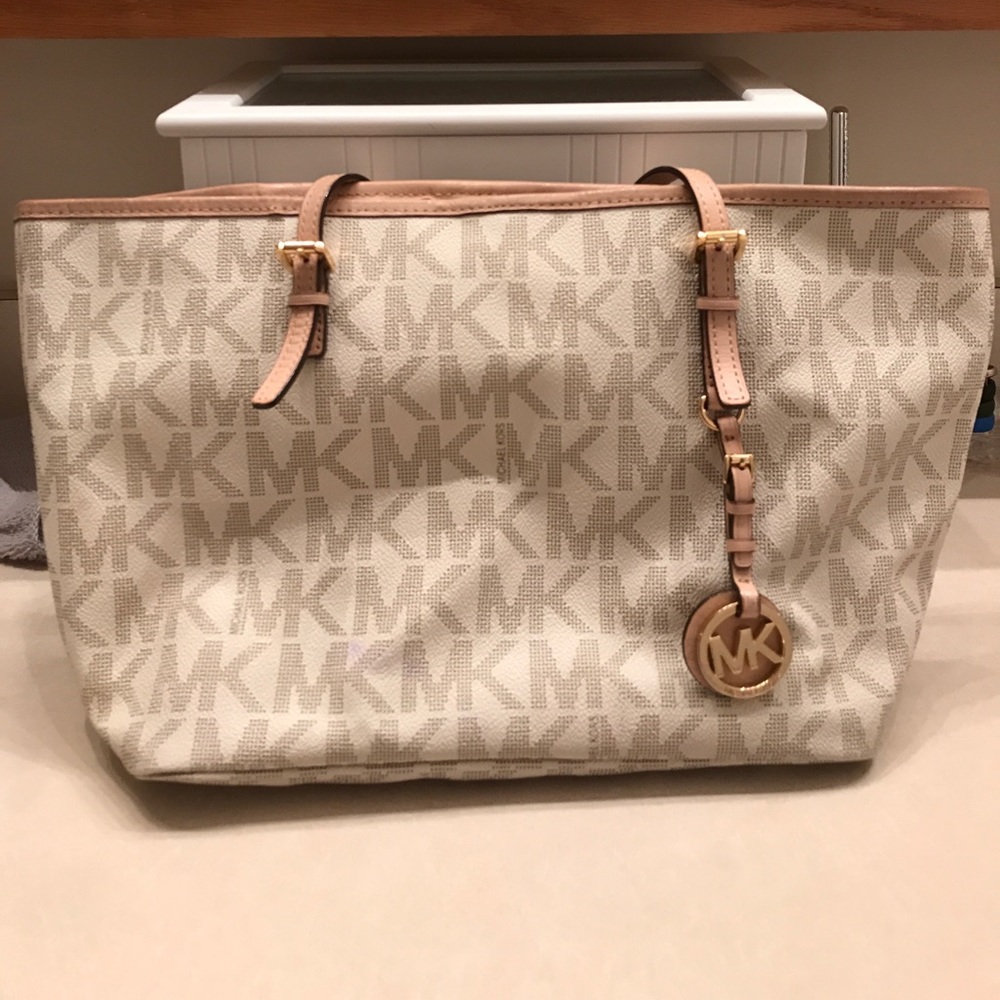 Michael kors purse.