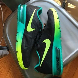 Nike Airmax Sequent - SIZE 8