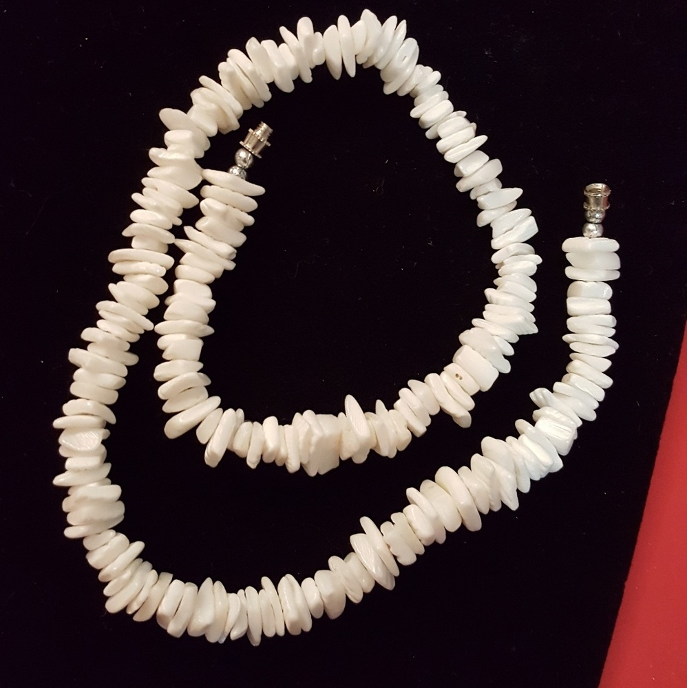 Shell pieces necklace