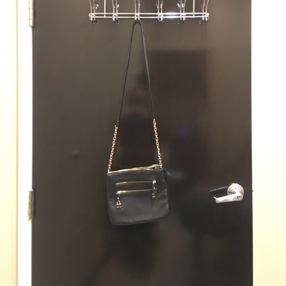 Simple black faux leather purse with gold zips - Picture 6 of 7